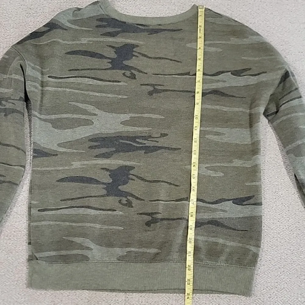 Zoe + Liv Green Camouflage Print Crew Neck Sweatshirt - Size Small